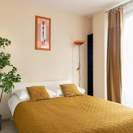 Cozy modern Apartment ASTORIA MAGIC ORANGE OLD TOWN *