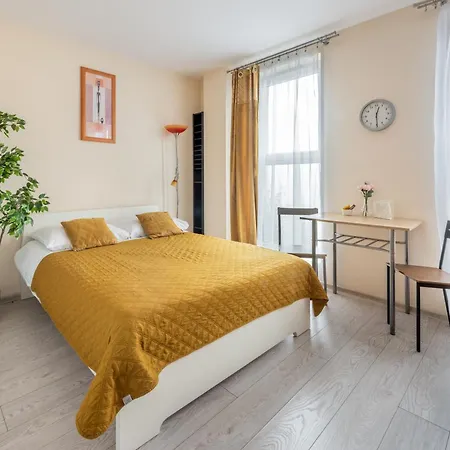 Cozy Modern Astoria Magic Orange Old Town Apartment *