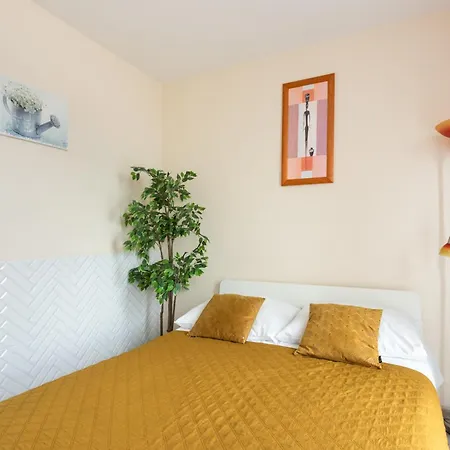 Cozy Modern Astoria Magic Orange Old Town Apartment Krakow