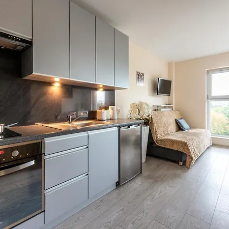 Cozy Modern Astoria Magic Orange Old Town Apartment