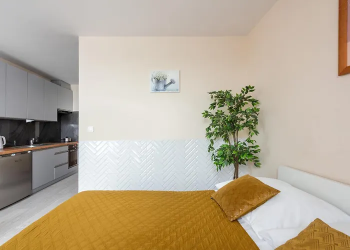 Cozy Modern Astoria Magic Orange Old Town شقة