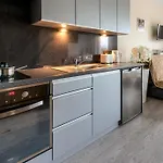 Cozy Modern Astoria Magic Orange Old Town Apartment *